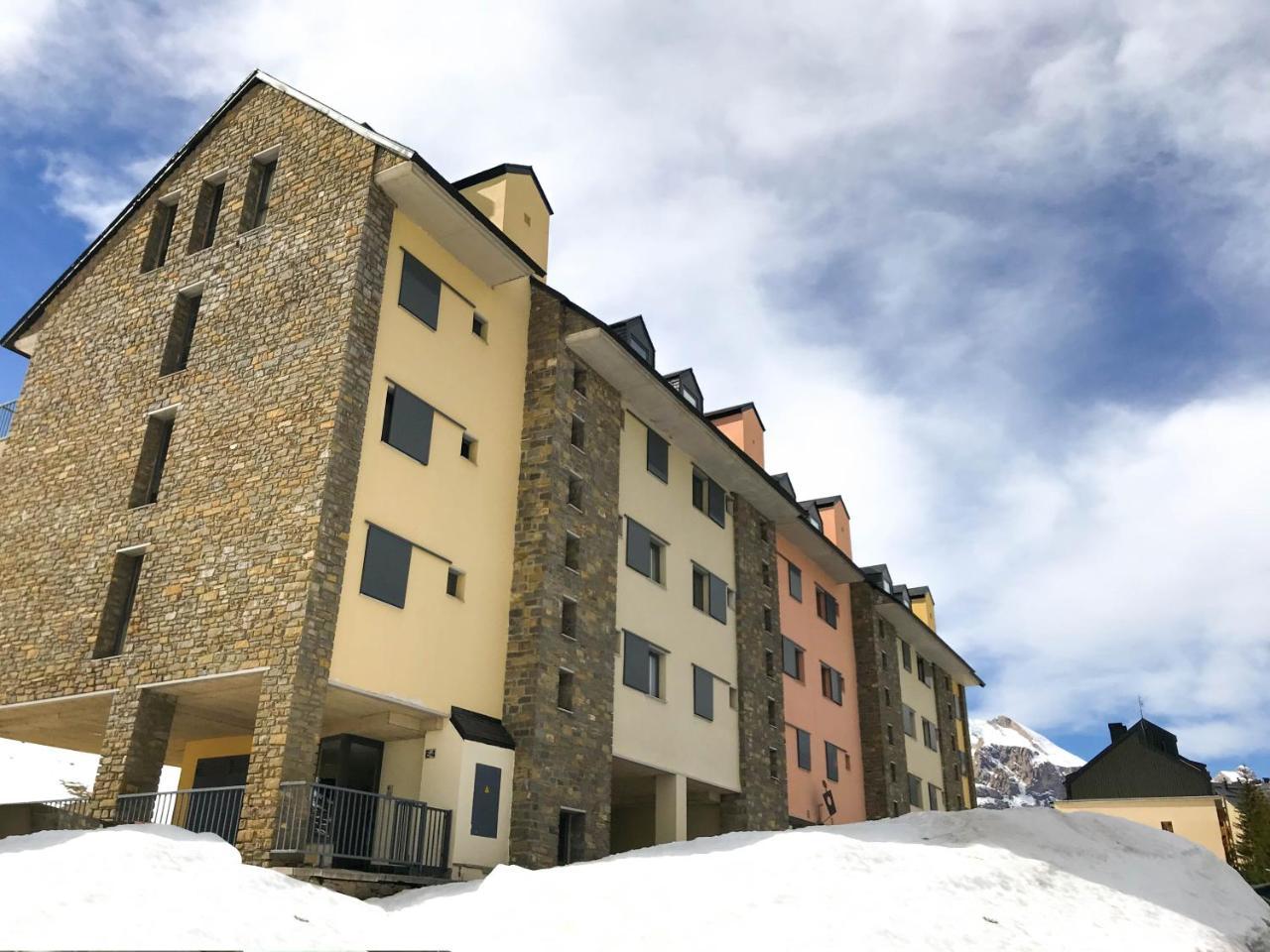 Apartamentos Lorien Candanchu Exterior photo